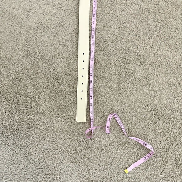 NWT Jessica Simpson Elegant Cream Belt with Gold Buckle - Picture 3 of 3